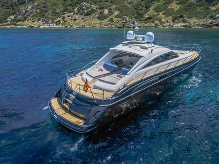Boating is fun with a Motor yacht in Santa Eulària des Riu