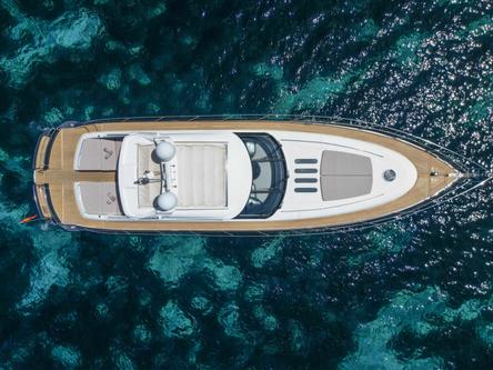 This 65.0' Princess cand take up to 12 passengers around Santa Eulària des Riu