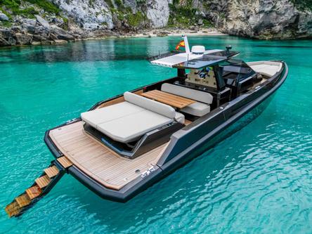 This 48.0' Wally cand take up to 11 passengers around Ibiza