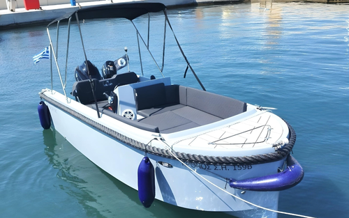 Discover Heraklion surroundings on this 525 premium Valory boat