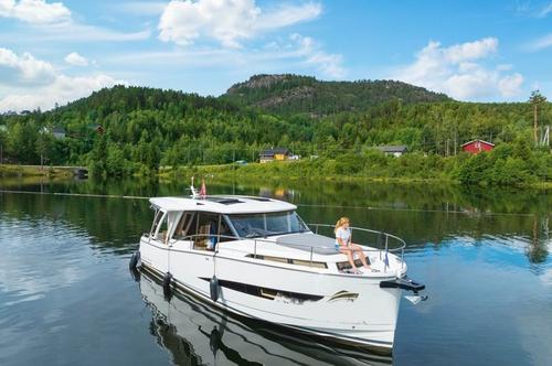 100% electric boat! Explore the canal, fjords and coastline in Norway aboard Greenline 39!