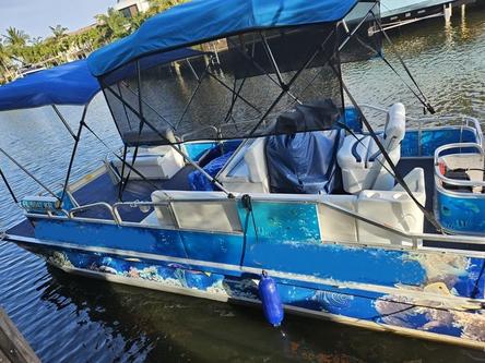 Boating is fun with a Pontoon in Deerfield Beach
