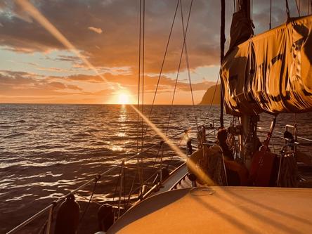 Up to 10 persons can enjoy a ride on this Classic boat