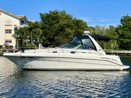 This 37.0' Sea Ray 37 cand take up to 12 passengers around Miami