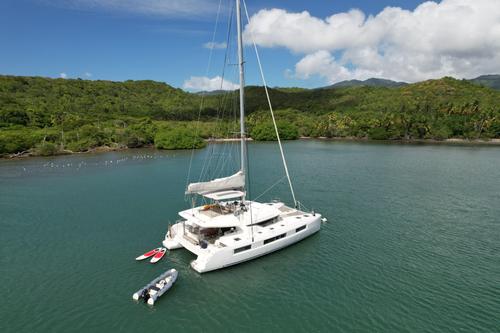 Up to 8 persons can enjoy a ride on this Lagoon boat