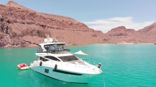 Boating is fun with a Sea Ray in La Paz