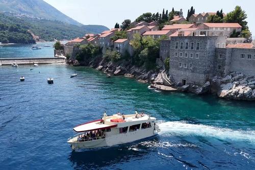 This 66.0' 2013 cand take up to 100 passengers around Montenegro
