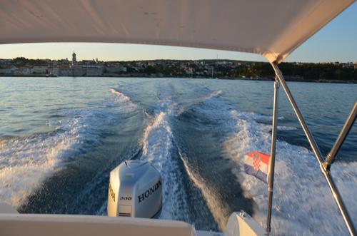 Discover Krk surroundings on this Atlantic 670 409kk Atlantic boat