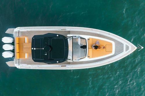 Motor yacht boat for rent in Miami