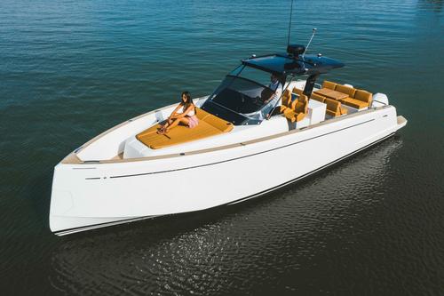 EXPERIENCE THE YACHT: PERFORMANCE, LUXURY, AND COMFORT