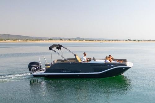 9.0 feet Bayliner in great shape