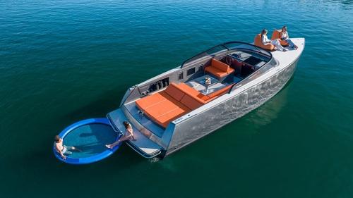 Discover Newport Beach surroundings on this 40 Van Dutch boat