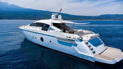 This 82.0' Aicon cand take up to 12 passengers around Riposto