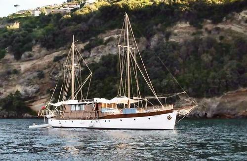 This 65.0' Cantieri di Sorrento cand take up to 27 passengers around Ischia