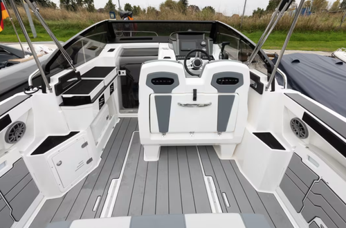 Up to 8 persons can enjoy a ride on this Motor boat boat