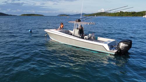 Up to 10 persons can enjoy a ride on this Center console boat
