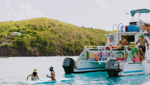 This 45.0' Custom cand take up to 20 passengers around Fajardo