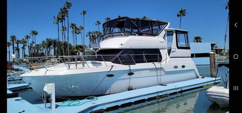 This 43.0' Carver cand take up to 12 passengers around Sausalito