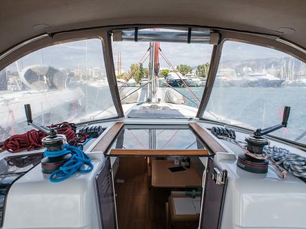Monohull boat rental in Alimos Marina, Greece