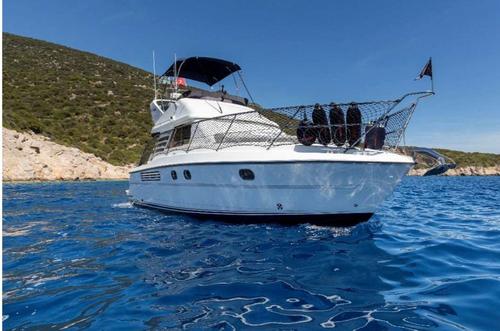 Discover Bodrum surroundings on this 40 Fairline boat