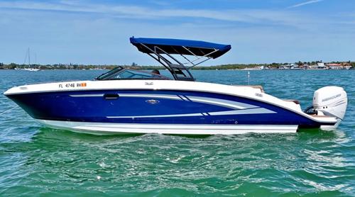 Discover miami surroundings on this 270 SDX Sea Ray boat