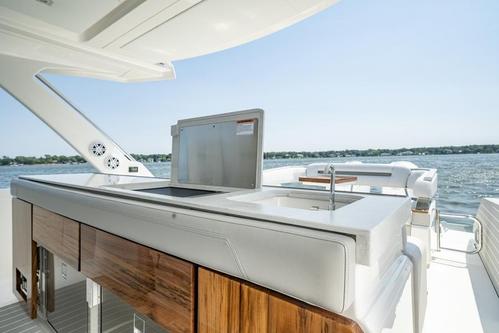 This 45.0' Tiara cand take up to 13 passengers around West Palm Beach
