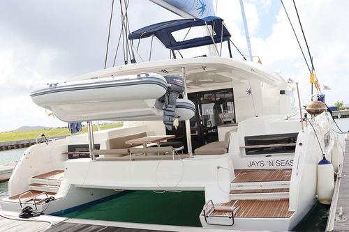 This 50.0' Lagoon cand take up to 12 passengers around Road Town