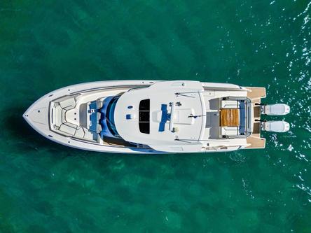 Discover West Palm Beach surroundings on this TIARA 43LS TIARA boat