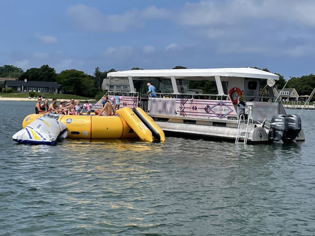 Pontoon boat for rent in Montauk