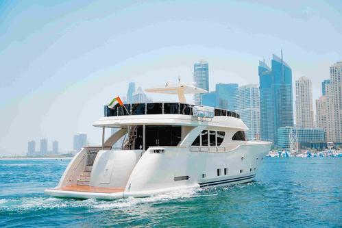 80’ Classico Your moment on the Dubai sea…