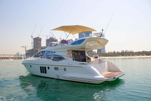 Unique views of Dubai from a 50’ Azimut…