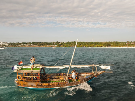 Private Sunset Dhow Cruise with Open Bar and Snacks