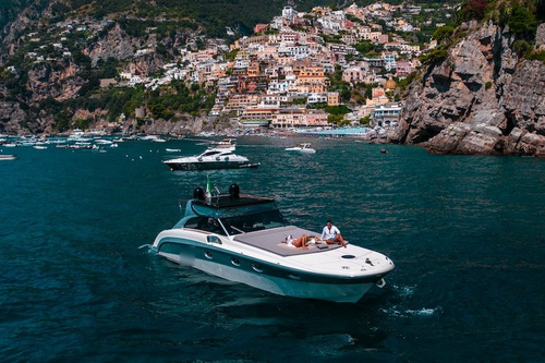 Magnum's 52.0 feet in Positano