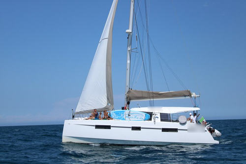 This 40.0' Nautiteck cand take up to 14 passengers around Rimini