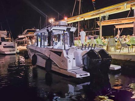 Beneteau Barracuda 8 for Fast Transfers & Unforgettable Day Charters