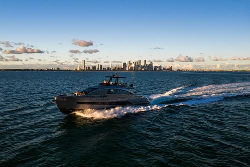 This 80.0' Pershing cand take up to 12 passengers around Montauk