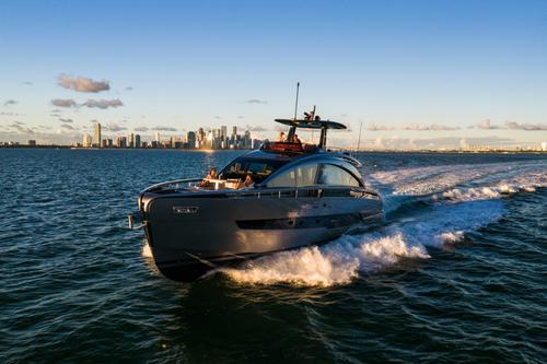 Discover Montauk surroundings on this GTX80 Pershing boat