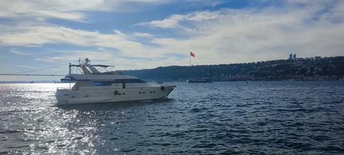 Discover İstanbul surroundings on this 2001 2021 boat