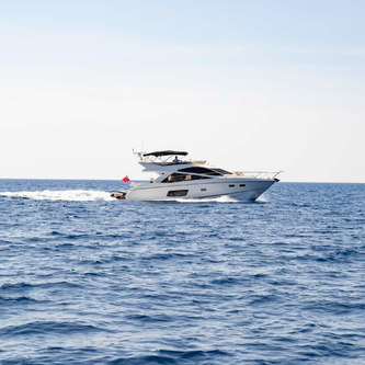 Discover Palma de Mallorca surroundings on this Manhattan 53 Sunseeker boat