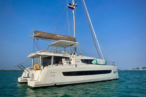 This 48.0' Bali Catamarans cand take up to 8 passengers around Belize City