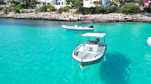 20ft Open Motorboat with 140HP – Ideal for Small Group Coastal Cruises
