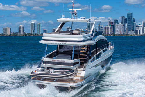 Discover Miami surroundings on this 640 Fly Galeon boat