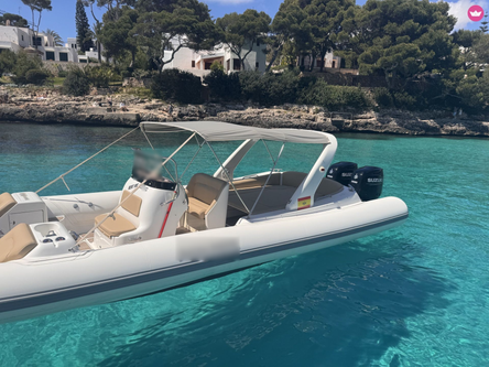 Discover Cala D`Or surroundings on this 996 BAT boat