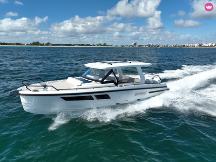 Luxury 38ft Modern Motorboat for 12 Guests in Mallorca