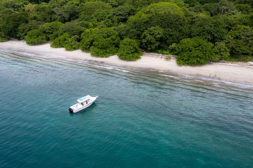 Boating is fun with a Offshore sport fishing in Marina Papagayo