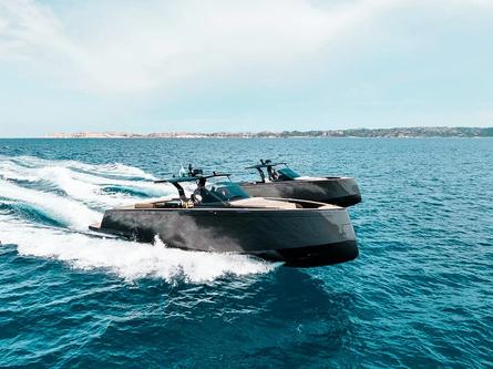 Discover Oía surroundings on this 50 Pardo boat