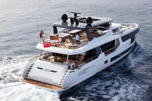 88’ Sirena Luxury Yacht Charter | 5 Cabins, Jacuzzi & Flybridge in Miami