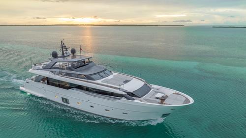 This 96.0' Sanlorenzo cand take up to 13 passengers around Miami Beach