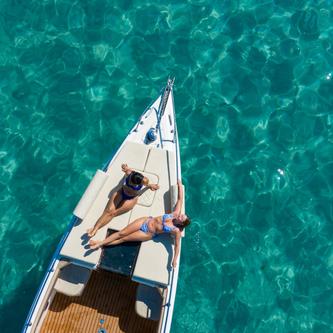 Up to 13 persons can enjoy a ride on this Motor yacht boat