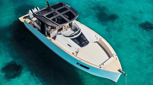 This 40.0' Tesoro cand take up to 11 passengers around Calvia